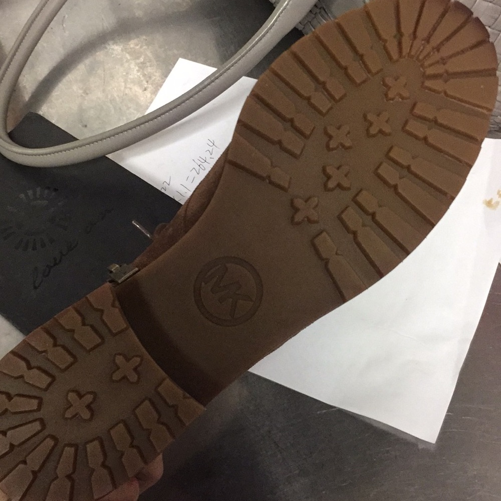 Michael Kors Rosario shearling-lined boot👢 - Picture 8 of 8